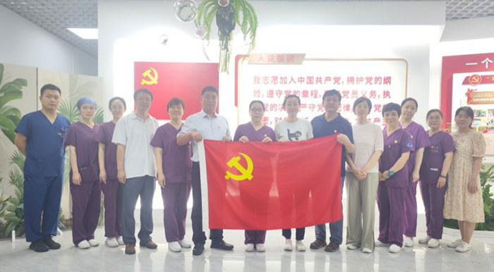 北京胸科医院医政一党支部联合朗清园南社区开展健康咨询活动