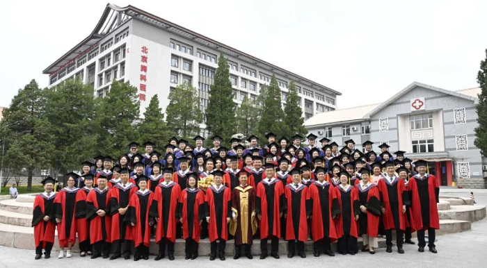 胸科薪火长燃，青春再启新程——院所2026届毕业典礼暨学位授予仪式举行