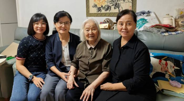 致敬医者劳模 传承胸科初心 ——医院党委开展国庆节前劳模专家慰问活动
